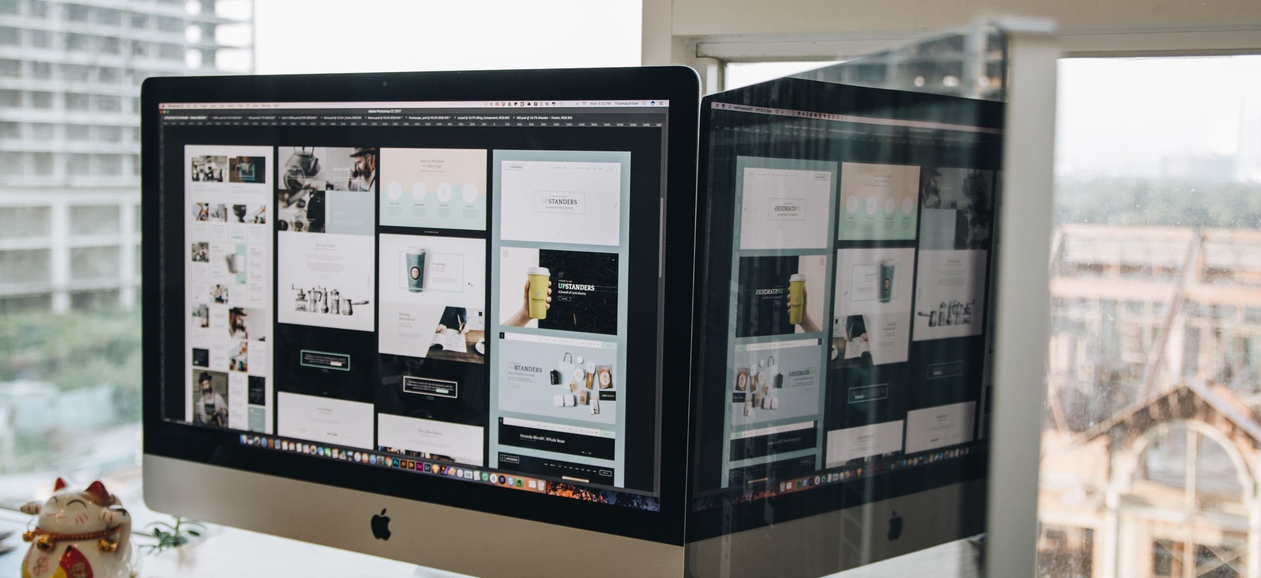Tracking & Analytics: Arbeit an zwei Bildschirmen im Studio
