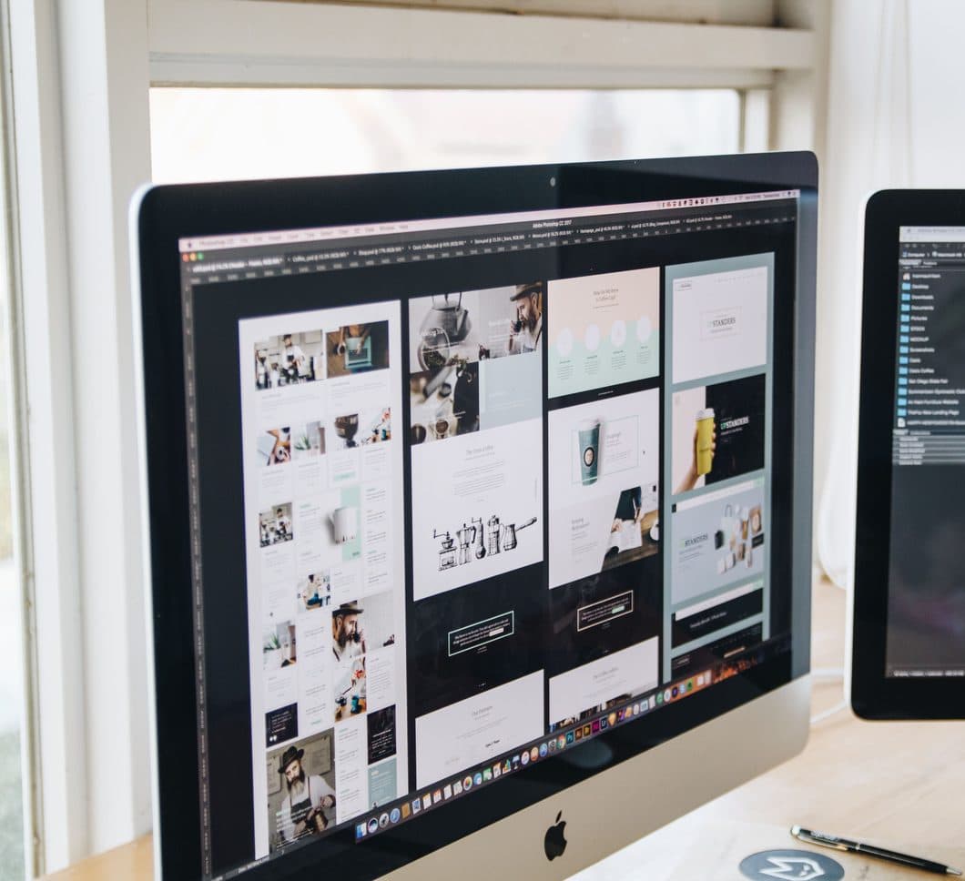Webdesign-Entwürfe in Photoshop auf einem iMac