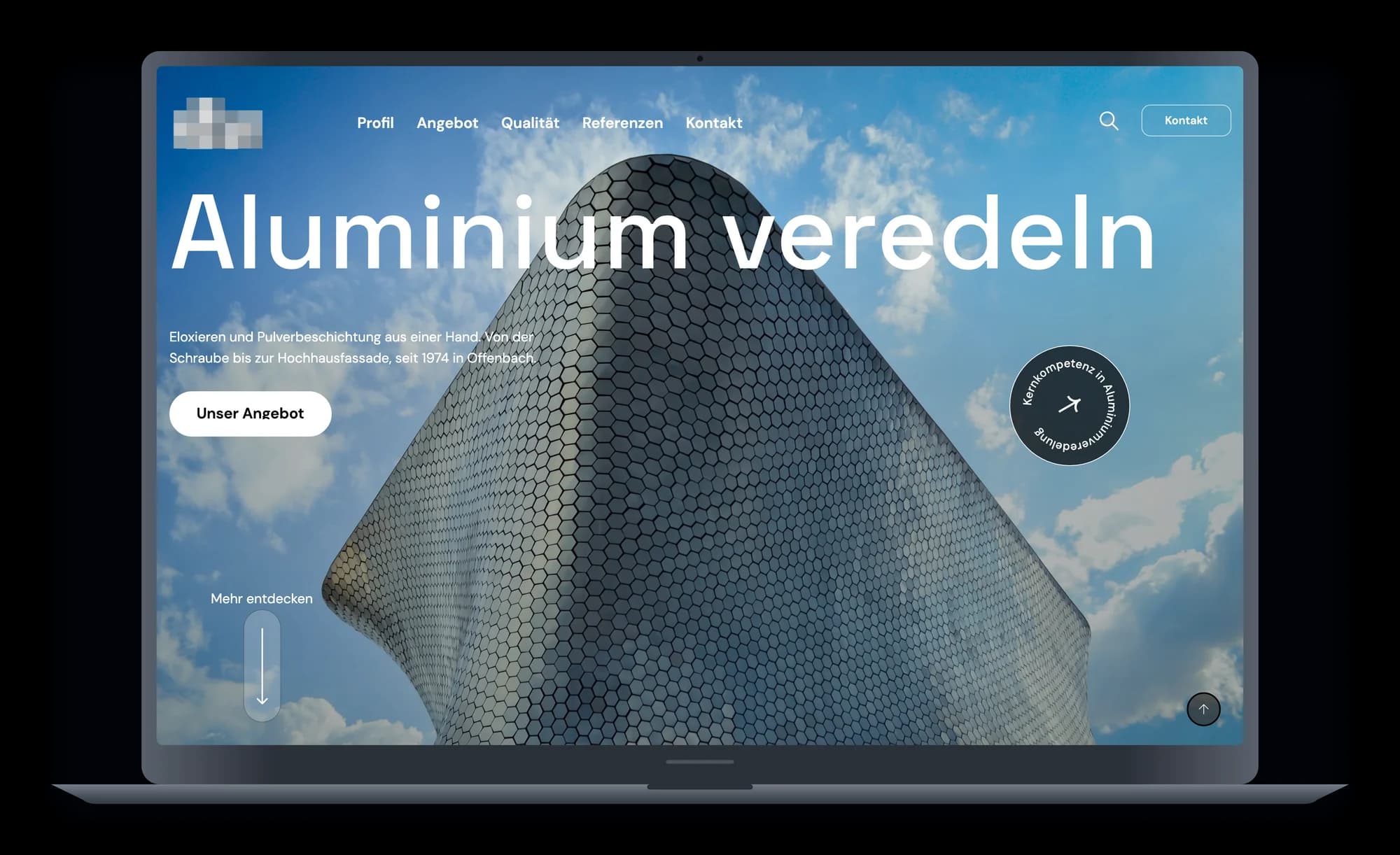 Projekt für einen Betrieb der Oberflächentechnik, die Startseite auf einem MacBook