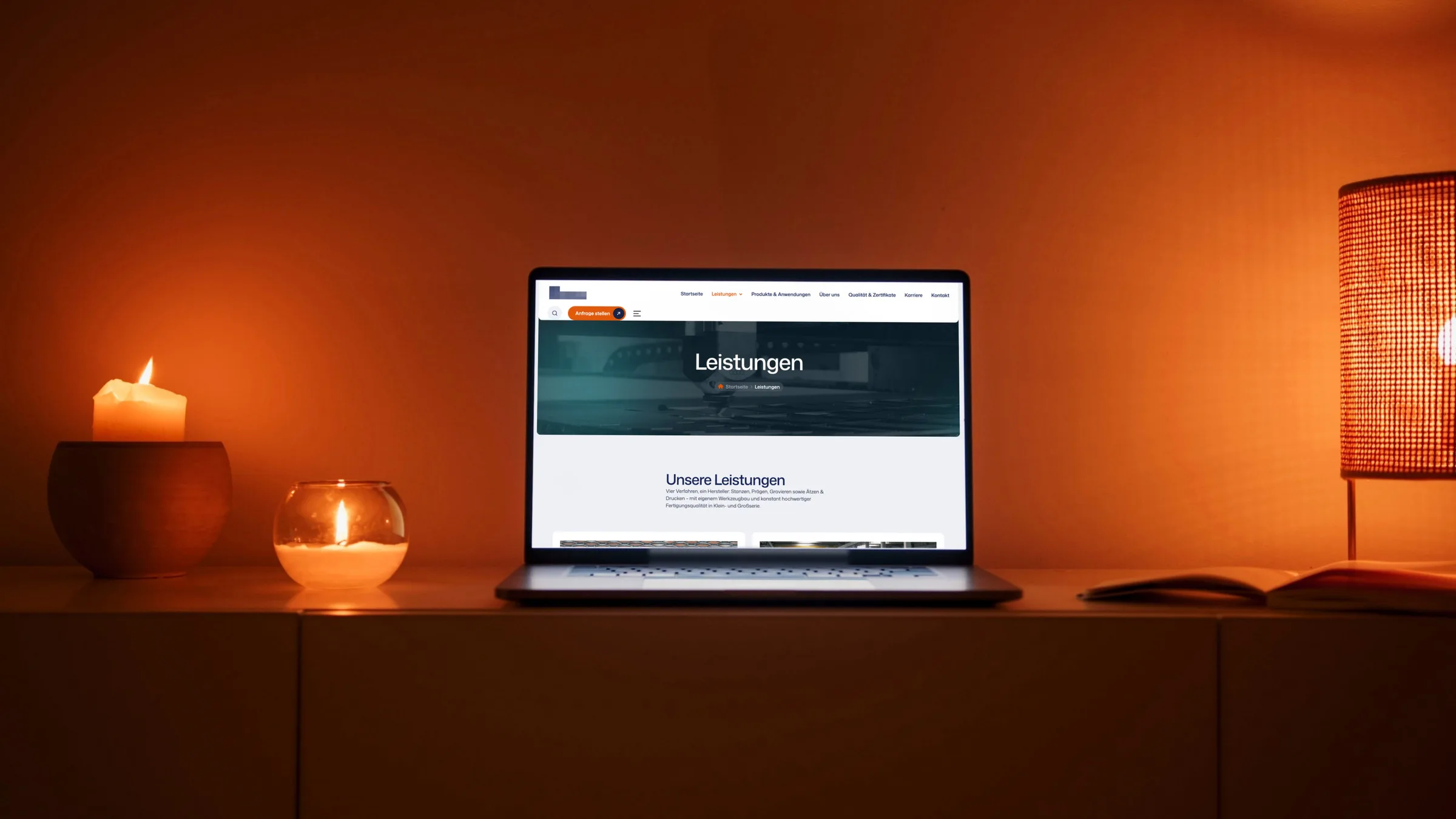 Projekt für einen Hersteller von Metallkennzeichnungen, auf einem Laptop