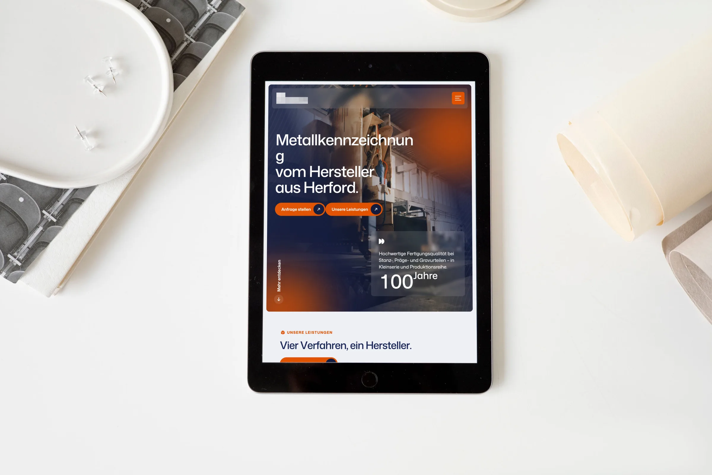Projekt für einen Hersteller von Metallkennzeichnungen, auf einem Tablet
