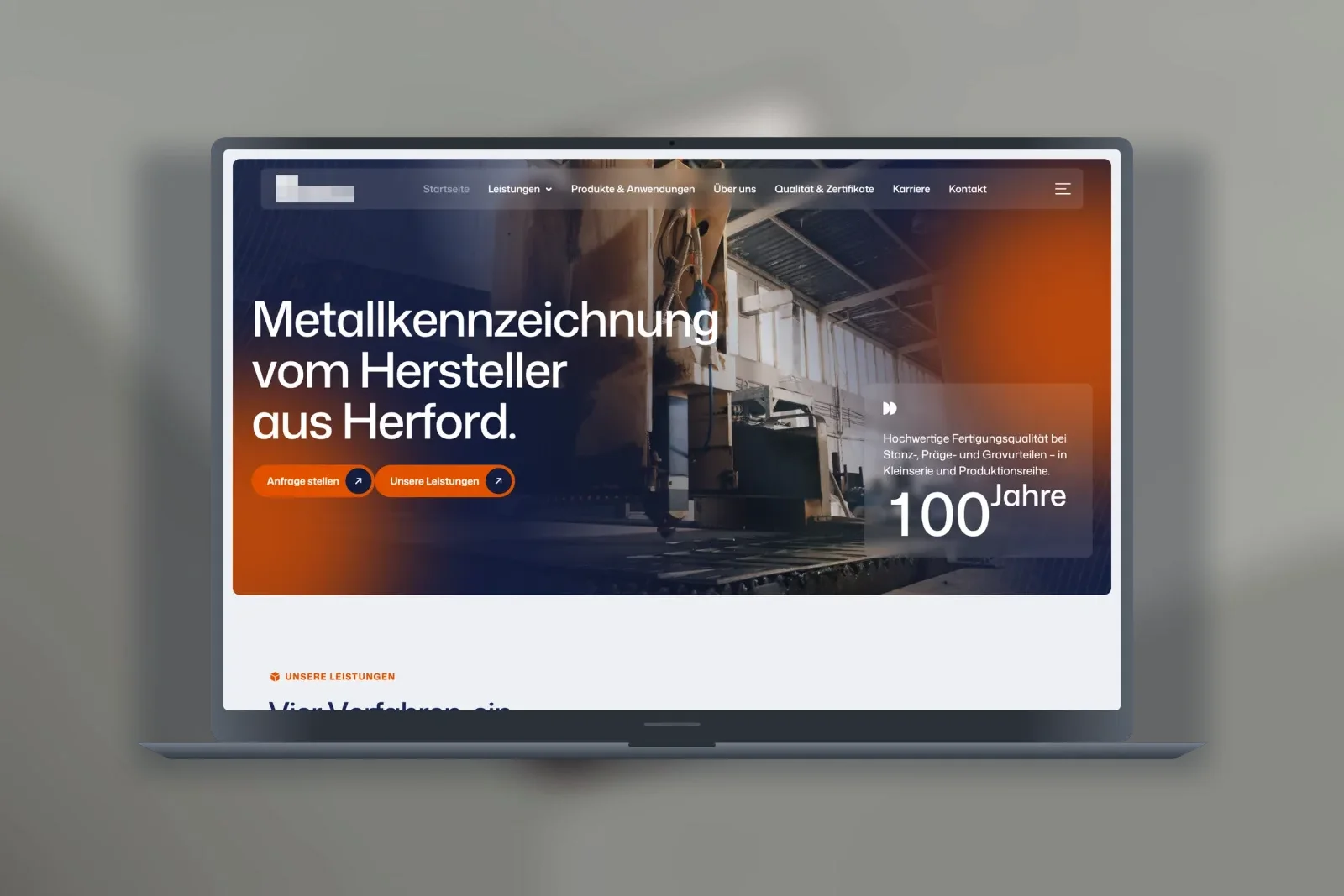 Projekt für einen Hersteller von Metallkennzeichnungen, die Startseite auf einem MacBook
