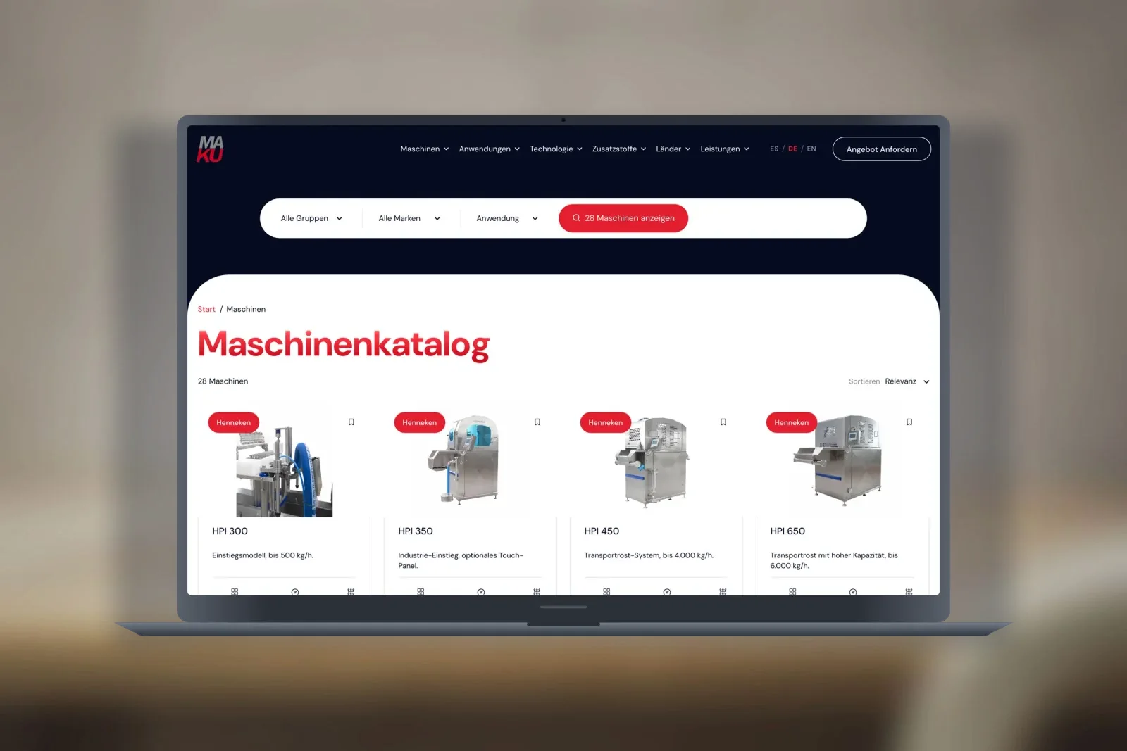 Der Maschinenkatalog von MAKU Meat Tec auf einem MacBook, mit der Suche über Gruppe, Marke und Anwendung.